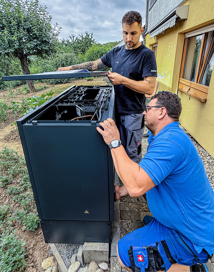 Zu Wartungszwecken lassen sich die Verkleidungsplatten leicht abnehmen. Alle wichtigen Geräteteile sind gut zu erreichen.