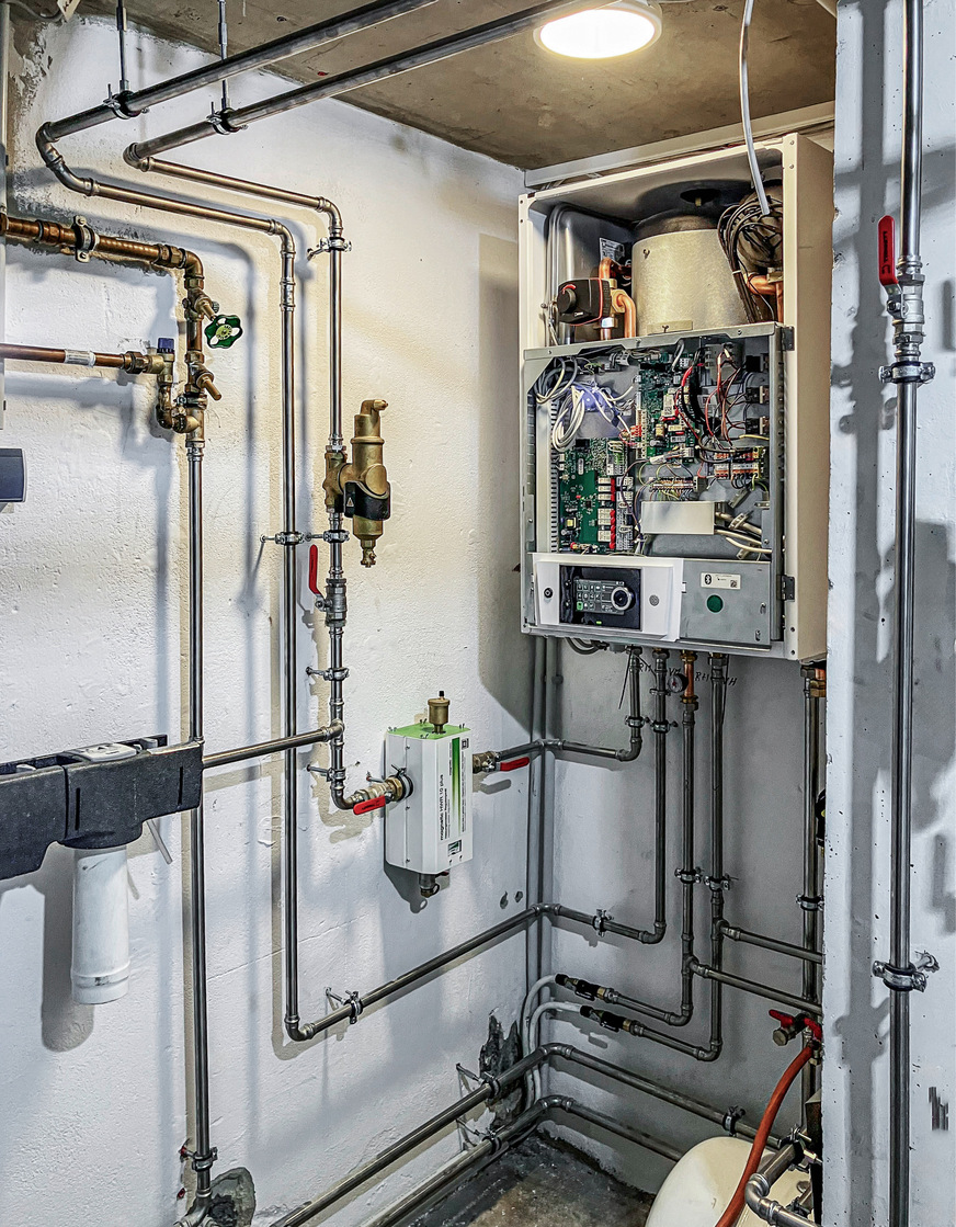 Zur Inneneinheit der BLW Mono.1 gibt es diverse Erweiterungen. Hier wurde die Variante P mit integriertem Trennpufferspeicher gewählt.