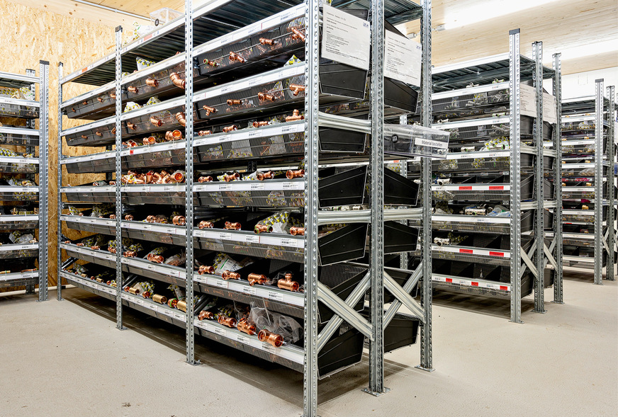 Die Investition in die Lager­optimierung hat sich nach sechs ­Monaten amortisiert. Das ­heutige, strukturierte Lager des ­Betriebs spart Zeit und Kosten.