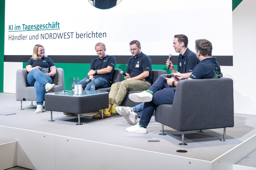 Das Interview mit Christian Piel (3.v.l.) und Rafael Hennemann (4.v.l.) von&nbsp;PIEL Die Technische Großhandlung GmbH zum Thema KI&nbsp;im Tagesgeschäft.