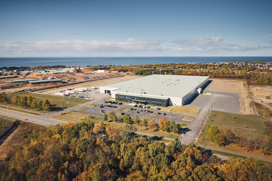 Das neue Duravit-Werk in Matane, Québec: Auf 35.000 m2 vereint die Anlage modernste Technologie mit einem klaren Bekenntnis zu verantwortungsvoller Produktion. Hier entstehen Badezimmerlösungen für den nordamerikanischen Markt.