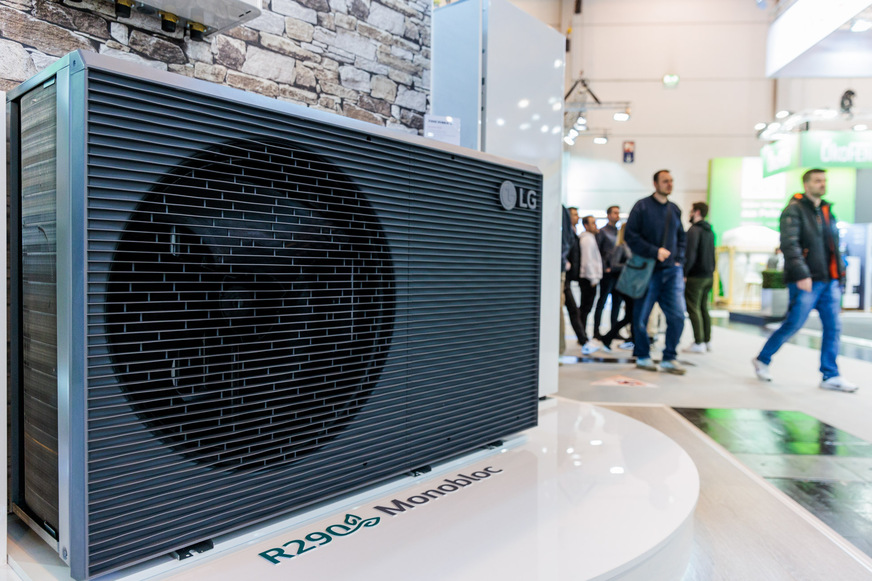 Im Zentrum der Fachmesse stehen zukunftsweisende Entwicklungen wie hybride Heizsysteme, Wärmepumpen und Biomasse-Heizungen.