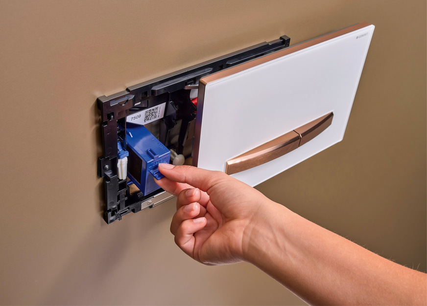 Geruchsabsaugungen unter der Betätigungsplatte oder integriert in ein Dusch-WC entfernen unangenehme Gerüche aus der Luft.&nbsp;Ein integrierter Einwurfschacht für Hygienewürfel bringt mit jeder Spülung mehr Frische ins WC.