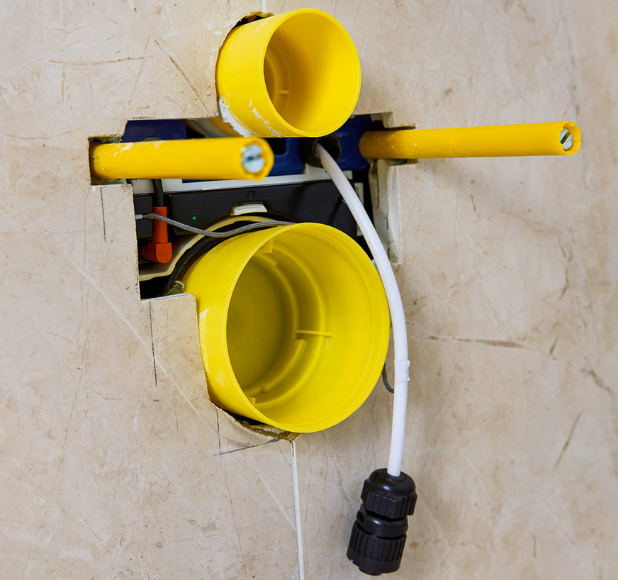 Optimal vorbereitet für modernen WC-Komfort:&nbsp;Stromanschluss mit der „Power & Connect Box“ im&nbsp;Montageelement mit UP-Spülkasten.