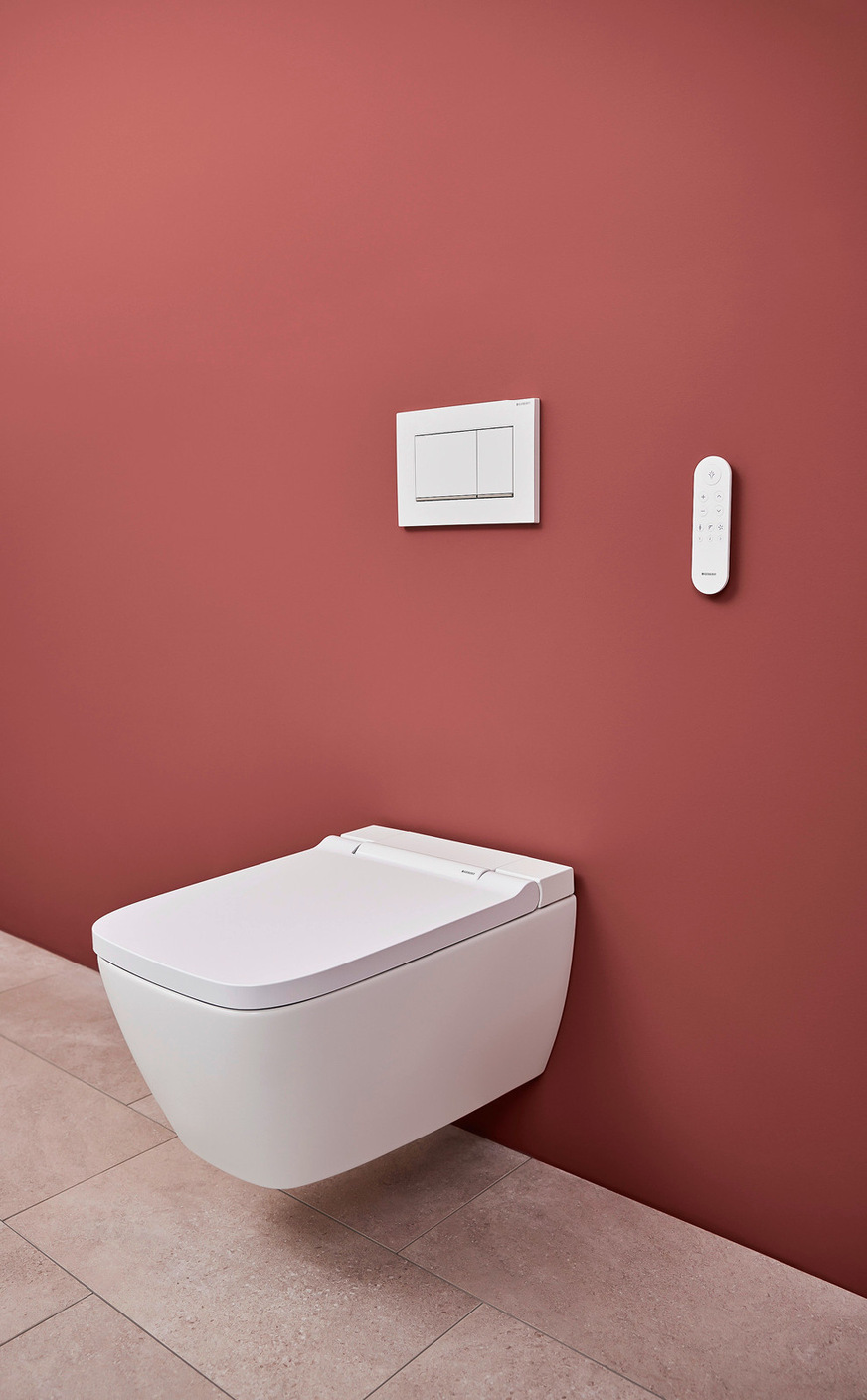 Eckige WC-Keramiken passen zu modernen Badeinrichtungskonzepten. Auch Dusch-WCs gibt﻿ es in diesem Design.