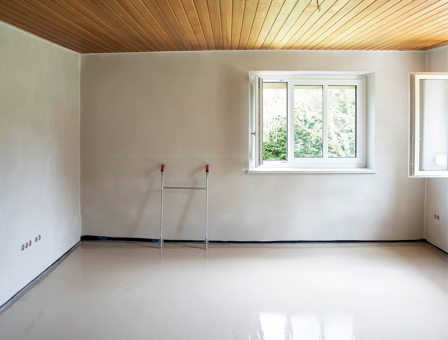 In Kombination mit dem Nivellierestrich N 440 auf Calciumsulfatbasis von Knauf ergibt sich eine reduzierte Rohrüberdeckung von 20 mm. In Verbindung mit 14-mm-Heizrohren besitzt der Estrich anschließend eine Dicke von 34 mm.