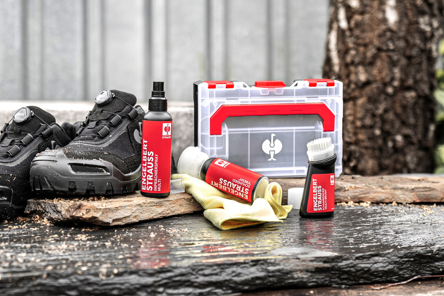 Egal aus welchem Material, alle Arbeitsschuhe sollten imprägniert werden – vor dem ersten Tragen und auch danach regelmäßig. Strauss hat verschiedene Imprägniersprays im Angebot.