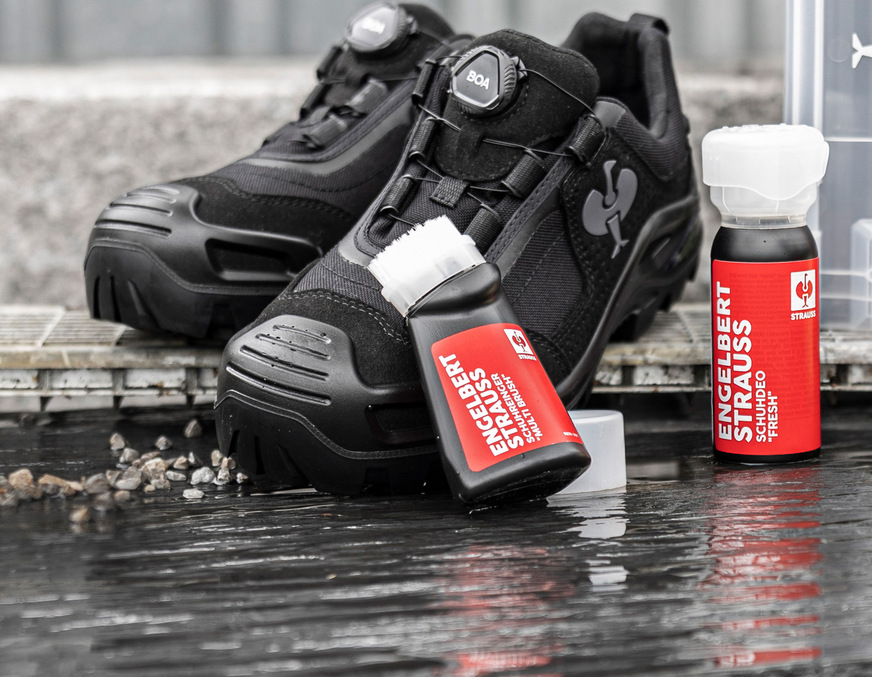 Der e.s. Schuhreiniger multi brush mit integriertem Schwamm sorgt für eine schonende, gründliche Reinigung nahezu aller Obermaterialien.