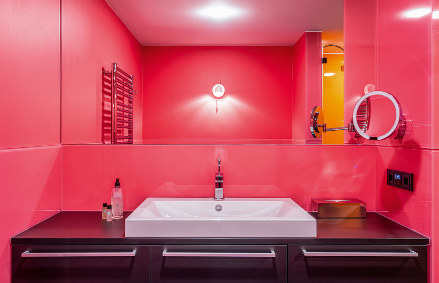 Farbe kann einen Raum einnehmend und mit Wow-Effekt prägen, ohne negativ überwältigend&nbsp;zu wirken.