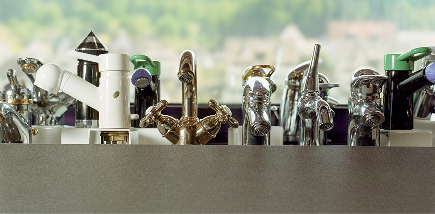 Klaus Grohe sprach offen über seine Rolle als Pionier der zweiten Generation, über den Übergang vom „Maschinenteil“ zur design­orientierten Armatur und über die enge Zusammenarbeit mit ­Gestaltern wie Hartmut Esslinger, Phoenix und Philippe Starck,