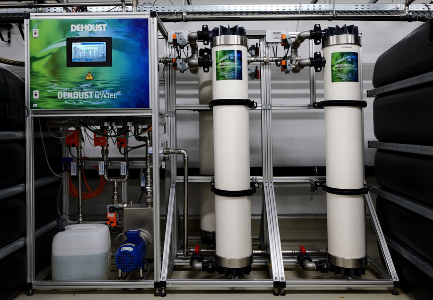 Die Aufbereitung des Abwassers erfolgt in mehreren Schritten. Bei der Ultrafiltration wird das Grauwasser mittels Membrantechnologie ohne Chemikalien aufbereitet.