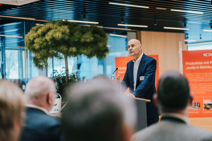 In seiner Eröffnungsrede hob Philip Krossa, Vorsitzender der Wolf Geschäftsführung, die zentrale Rolle moderner Schulungsangebote für das Fachhandwerk hervor, um die Wärmewende flächendeckend voranzubringen.