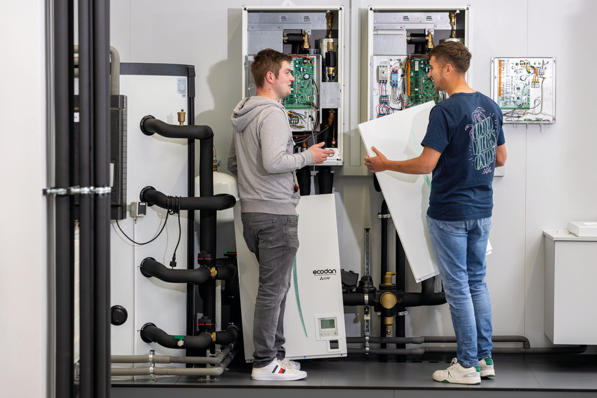 Grau ist alle Theorie: Für optimale Lernerfolge setzt Mitsubishi Electric in seinen Schulungen auf Praxisnähe.&nbsp;&nbsp;