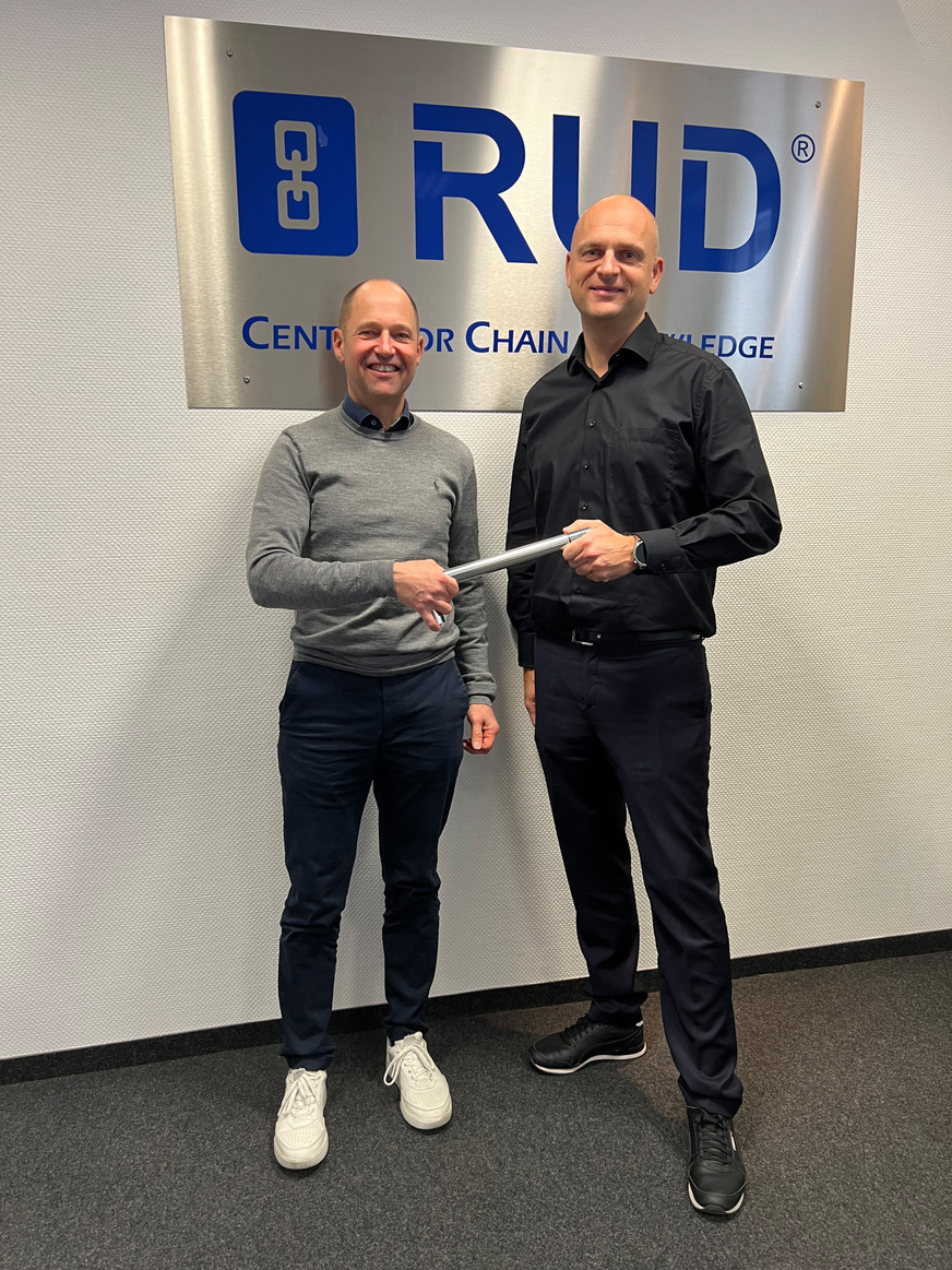 Geschäftsführer Repabad Gunther Stolz (rechts) mit Dr. Rieger von Erlau.