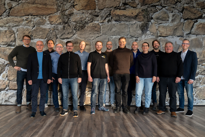 Erstes Arbeitstreffen am 15. Januar 2026 in Wernigerode: (v.l.) Thies Hansen (Autarc), Dr. Martin Donath (Ratiodomo), René Ebert (VdZ), Thomas Tschaftary (Autarxia), Gilles Dostert (Zenesis), Dr. Thomas Müller (Coeln Concept), Dirk Bornhorst (Elio), Tobias Lerche (Eneka), Burckhardt Bonello (Meistersystems), Kilian Schramm (Schramm), Andrea Meinzenbach (TU Dresden), Max Franke (Meister 1 / Lokalleads), André Kremonke (TU Dresden) und Marco Winiarski (VdZ).