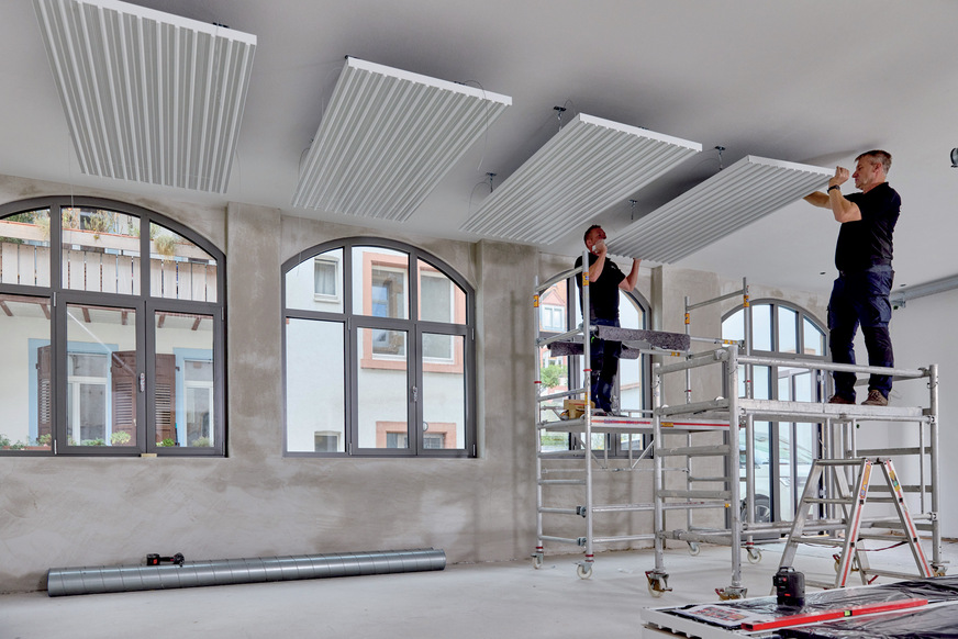 Gemeinsames Expertenseminar von Zehnder und dem Wärmepumpen-Spezialisten Waterkotte: In diesem Webseminar erläutern die Referenten der beiden Unternehmen die ideale Lösung für die Beheizung und Kühlung von Hallen durch die Kombination aus Deckenstrahlplatten und Wärmepumpen.