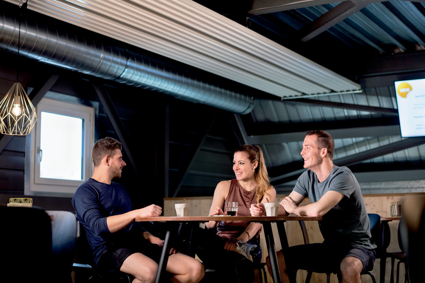 Zehnder Webseminare 2026: In 30- minütigen Online-Vorträgen erfahren Teilnehmende grundlegende Informationen über die Funktion, Planung, Regelung und Einsatzbereiche von Zehnder Deckenstrahlplatten.