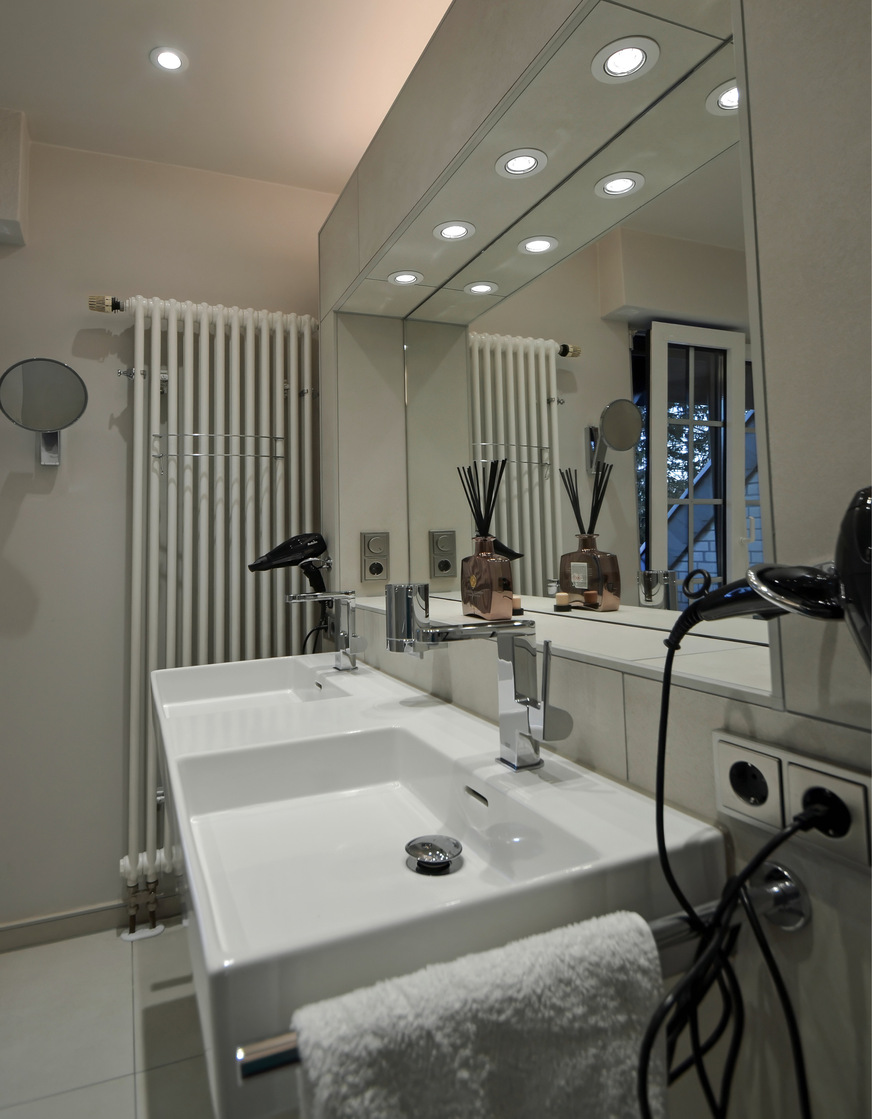 Die neue Spiegelnische wurde mit einer zusätzlichen Beleuchtung ausgestattet.