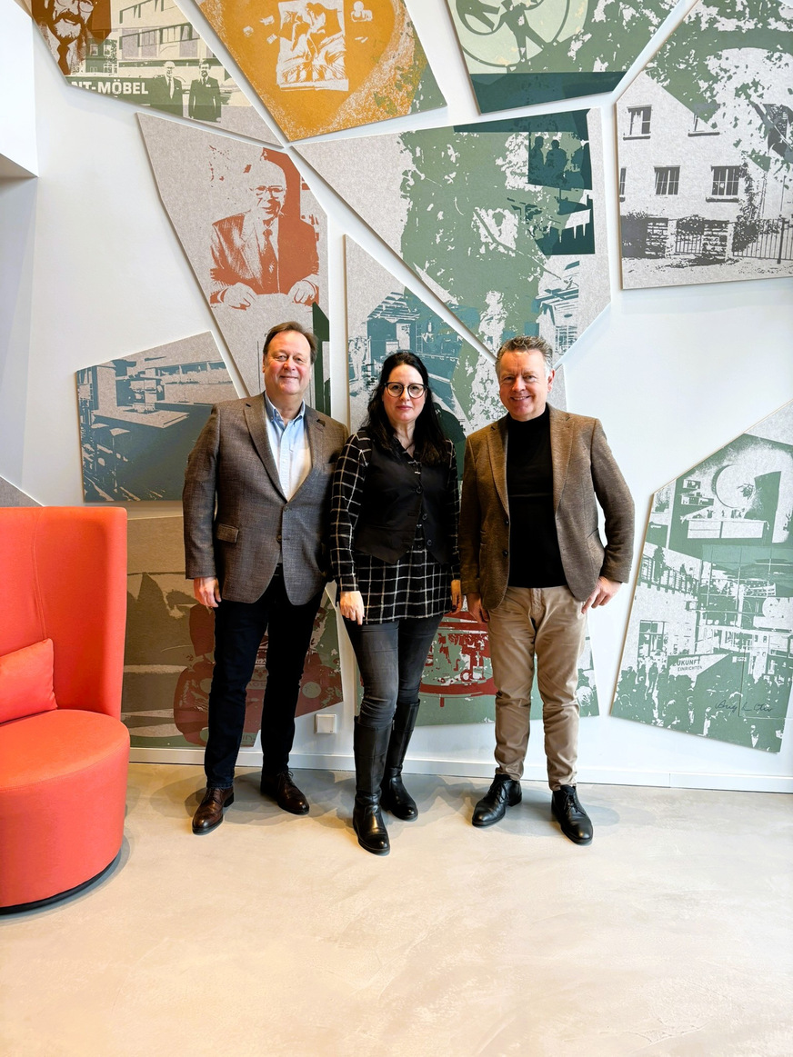 Unterhielten sich in der Garant Zentrale: Arno Kloep (links), Sabina Settembrini und Meinolf Buschmann.