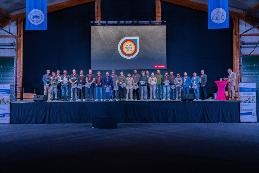 Mit der bestandenen Abschlussprüfung haben es die ehemalige Auszubildende aus dem SHK-Handwerk geschafft.