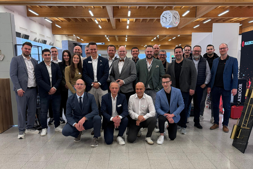 Die Menschen im Hintergrund der Powermesse.