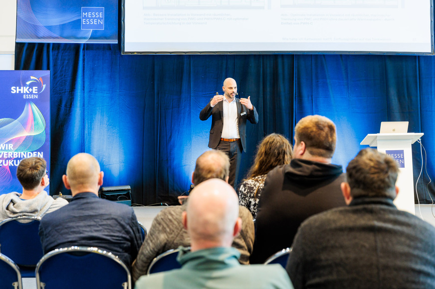 Am 17. März 2026 finden bei der SHK+E Essen praxisnahe Vor­träge rund ums „Pflege­bad“ statt.