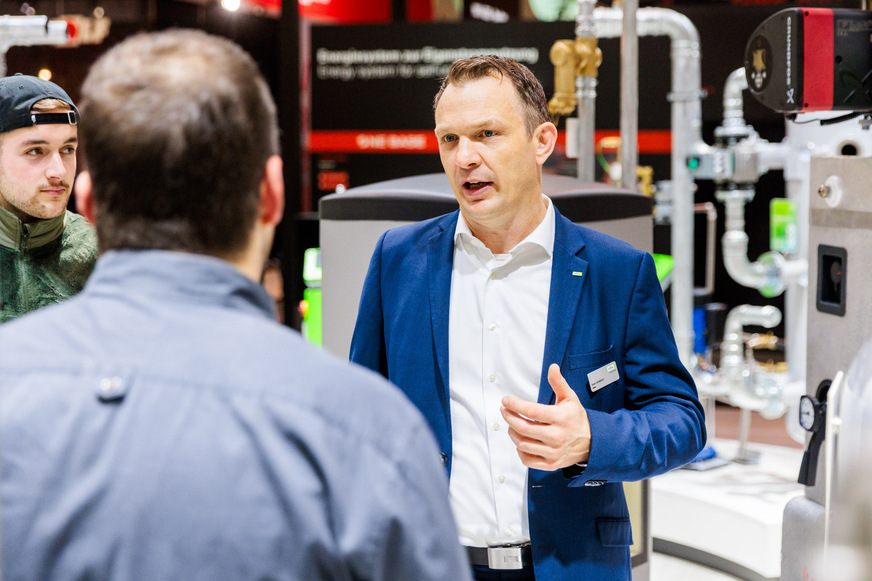 Begleitet werden die Touren von Experten, die Erläuterungen geben und Fragen beantworten.