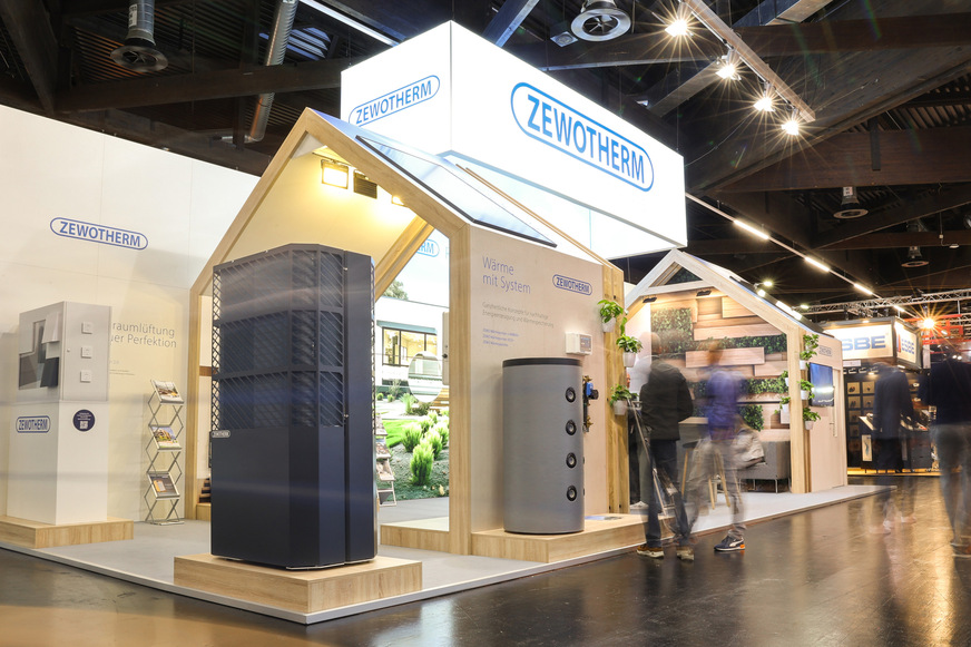 Zewotherm fokussiert sich auf der IFH/Intherm auf das Zusammenspiel von Wärmepumpe, Speicherlösungen und Energiemanagement unter einem Dach.