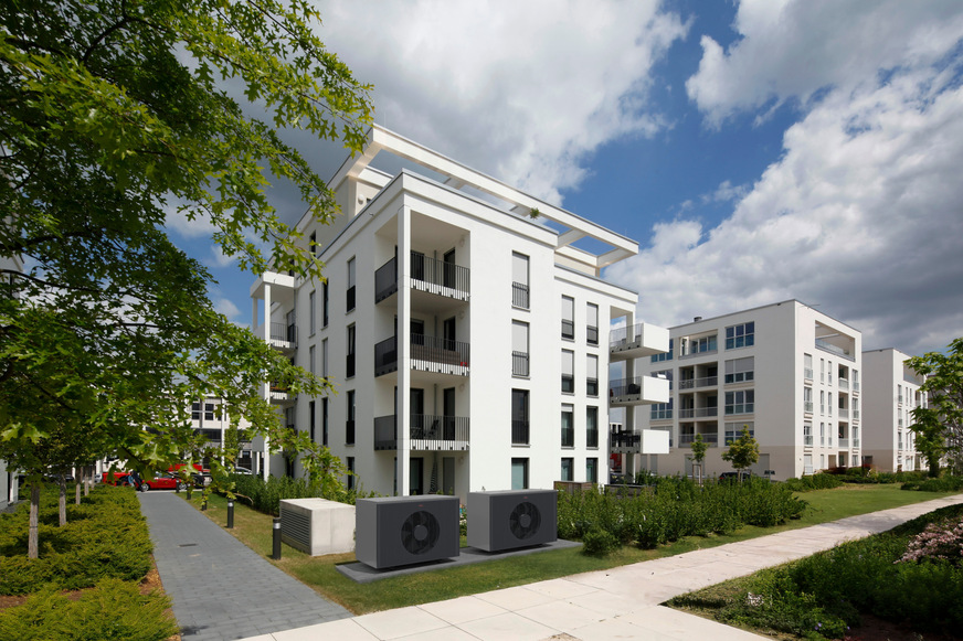 Wärmepumpen Aerotop SPK16 und SPK20 (16 bzw. 20 kW). Für noch mehr Heizleistung können diese in Kaskade betrieben werden.