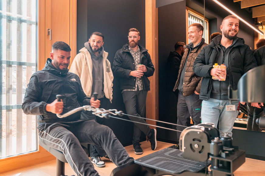 Zahlreiche Mitarbeitende nutzten die Gelegenheit, das neue Gebäude zu besichtigen, sich intensiv über die Angebote des Health Cube zu informieren – und an sportlichen Mitmachaktionen teilzunehmen.