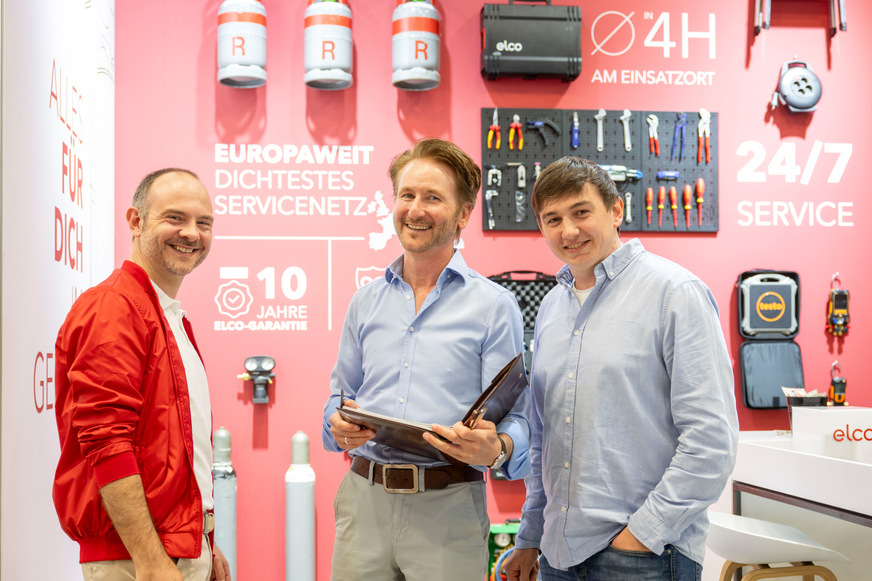 Elco - energieoptimierte Heizsysteme und hervorragenden Service – das finden auch diese zwei Besucher der IFH/Intherm.