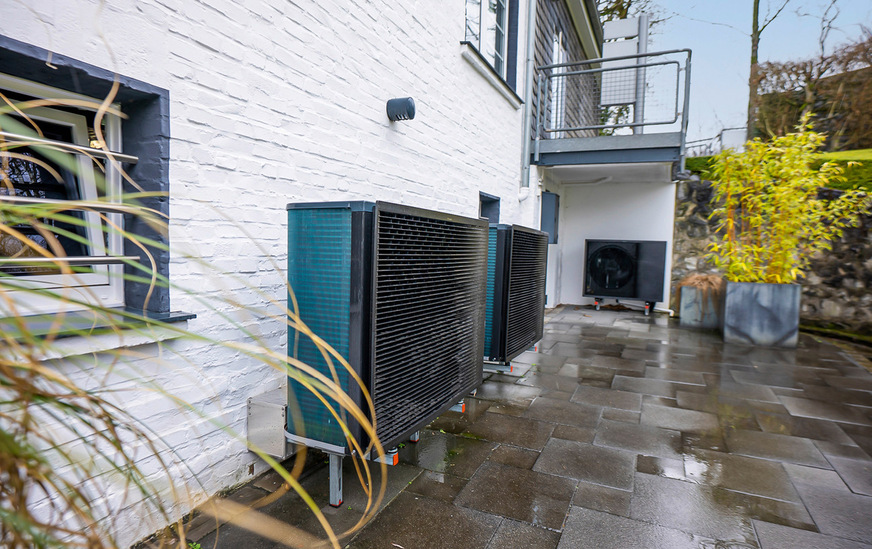 Hochtemperatur-Kaskade für den Altbau: Zwei Daikin Altherma 3 H HT versorgen die Heizkörper im Verwaltungsgebäude.
