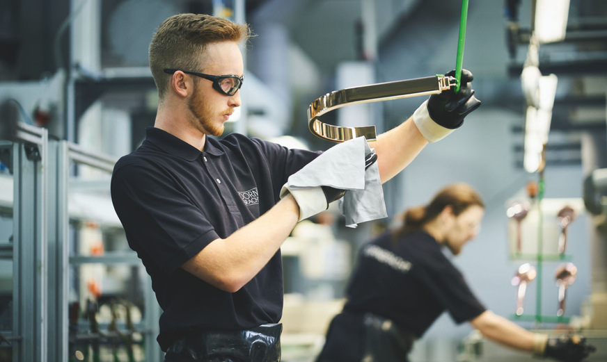 Die Oberflächenbearbeitung in der Produktion von Dornbracht in Iserlohn.