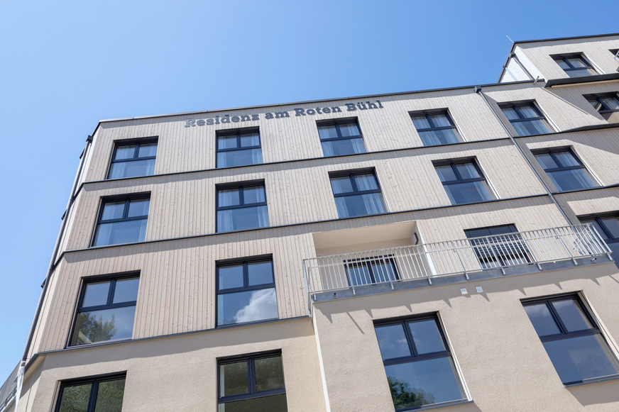 Die „Residenz am Roten Bühl“ in Pfullendorf bietet 75 Pflegeplätze und 24 barrierefreie Service-Wohnungen in moderner, modularer Bauweise mit flächendeckendem Dusch-WC-Einsatz