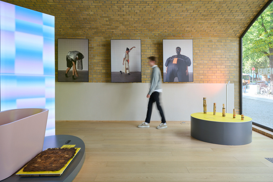 Ausstellung „Behind Closed Doors“ im Kaldewei Brand Space Berlin.