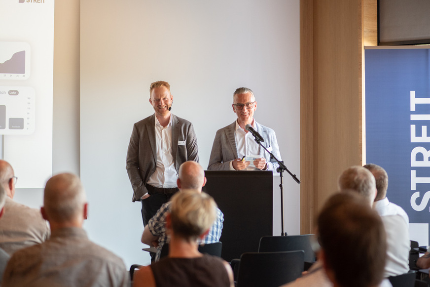 Zum dritten Mal luden die Geschäftsführer der Streit Software GmbH, Dr. Michael Streit (links) und Roland Gmeiner, Führungskräfte aus Streit-Anwenderbetrieben zu den Chef-Tagen ein.