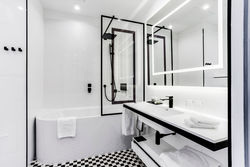Im Bad des Superior Premium Room wurde die frei stehende Badewanne Centro Duo Oval verwendet. - © Piotr Gesicki