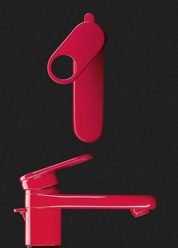 Die Domani, von Dieter Sieger für Dornbracht entworfen, gehörte zu den ersten farbigen Armaturen. Der ergonomische Einhandmischer mit der markanten kreisförmigen Öffnung im Griff setzte 1985 Maßstäbe in Sachen Funktionalität und Gestaltung.