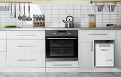 Mit seinen kompakten Abmessungen nimmt das Gerät nur ein Drittel des Platzes ein, den ein durchschnittlicher Warmwasserbereiter benötigt, und passt somit in jeden Haushalt.
