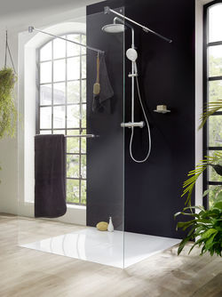 Laut der Studie sind bodenebene Duschen mit 75 % die unbestrittene Nummer 1 in Wunschbädern. Emaillierte Duschflächen, wie die Kaldewei Conoflat, öffnen mit fließenden Übergängen zum Fußboden den Raum optisch und schaffen Gestaltungsspielräume.