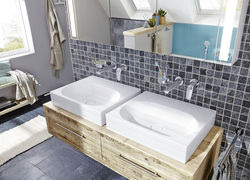 30 % der Befragten wünschen sich mehr Ablageflächen im Bad. Mit großzügigen Rändern, wie sie die Waschtischlösung Centro bietet, ist hier der Wunsch schnell erfüllt.