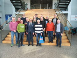 Gruppenbild mit Staatspräsident Guðni Th. Jóhannesson (1. Reihe, 3. v. links)