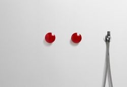 Klares Farb-Statement im Bad: Auch die Armaturenhersteller entdecken für sich die Farbe als dominierendes Gestaltungs-Element.
