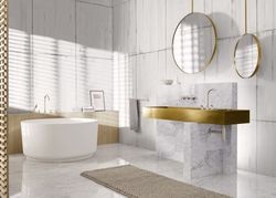 Gold und Messing setzen farbliche Akzente im Bad und erzielen beim Badnutzer das Feeling von modernem Luxus.&nbsp;
