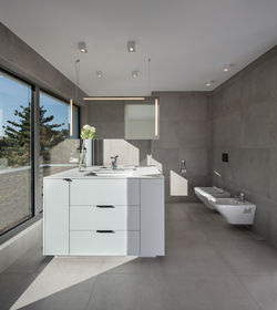 Im minimalistischen Bad konzentriert man sich auf das Wesentliche. 