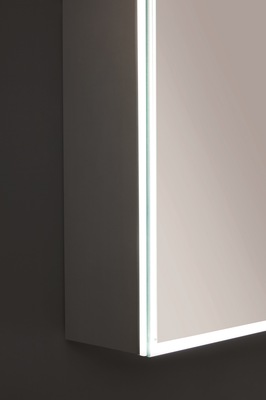 LED-Beleuchtung, Griffe und Elektropaneel im Detail.