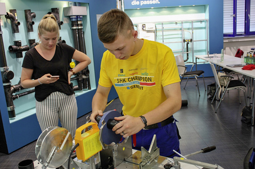 PE-Schweißen wurde in zwei verschiedenen Verfahren ausführlich geübt.