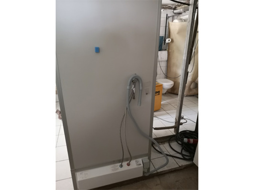 Für die Installation der Komplettduschen sind lediglich ein Kaltwasseranschluss sowie ein Abfluss nötig.