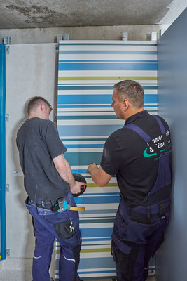 ... für die Installationen der IXMO_solo Duscharmaturen sind bereits vorgefertigt.  Die leichten und fugenlosen Sicht-Module werden komfortabel davorgesetzt. 