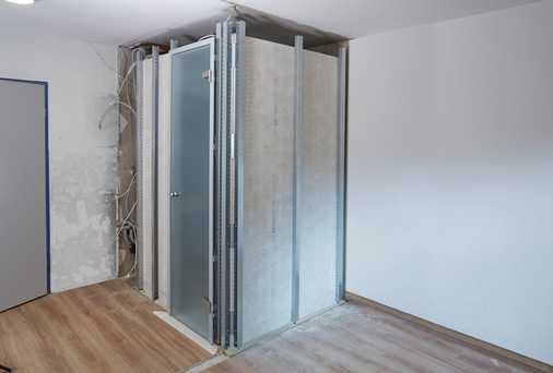 In den Wohnraum integriert: Das Bad mit IBS mit Keuco-Badausstattungen. Sowohl im Neubau als auch im Modernisierungsbereich sind ...